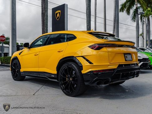 Used 2023 Lamborghini Urus S image 3