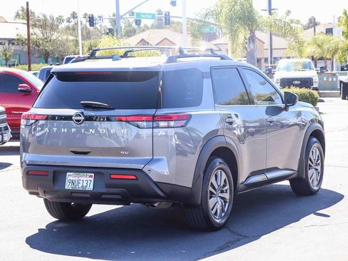 Used 2024 Nissan Pathfinder SV FWD image 4