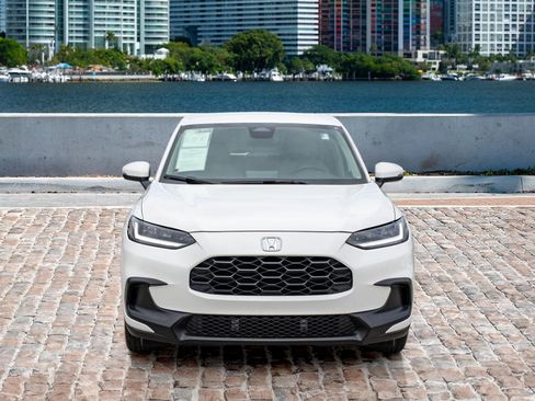 Used 2023 Honda HR-V LX image 2