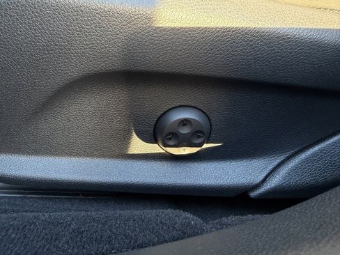 Used 2021 Mercedes-Benz AMG GT 43 w/ Driver Assistance Package image 24