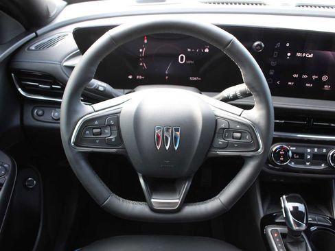 Used 2025 Buick Envista Sport Touring w/ Convenience I Package FWD image 34