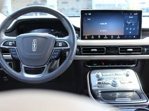 Used 2023 Lincoln Nautilus Reserve AWD/4WD image 10