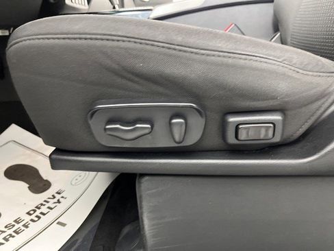 Used 2015 Nissan Titan SV w/ SV Value Truck Package image 28