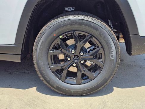 New 2026 Jeep Grand Cherokee Altitude RWD image 9
