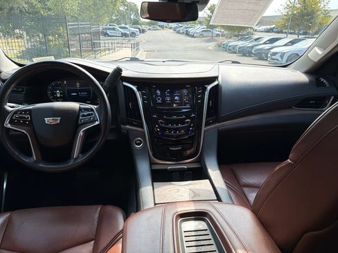 Used 2020 Cadillac Escalade Premium Luxury RWD image 34