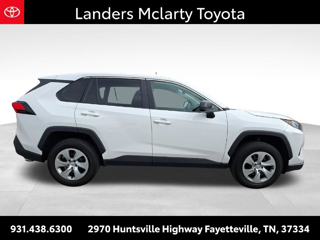 Used 2022 Toyota RAV4 LE FWD image 2