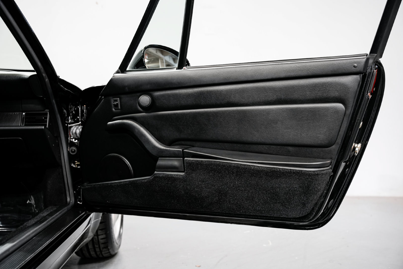 Used 1995 Porsche 911 Carrera RWD image 26