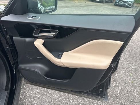 Used 2019 Jaguar F-PACE Premium AWD/4WD image 18