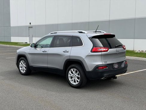 Used 2015 Jeep Cherokee Latitude w/ Cold Weather Group AWD/4WD image 9