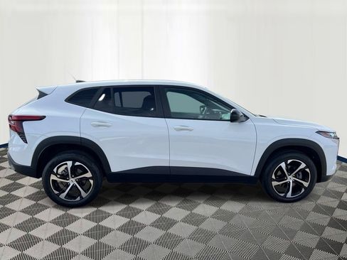 Used 2024 Chevrolet Trax RS w/ Sunroof Package FWD image 6