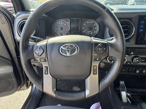 Used 2019 Toyota Tacoma TRD Off-Road w/ Technology Package image 18