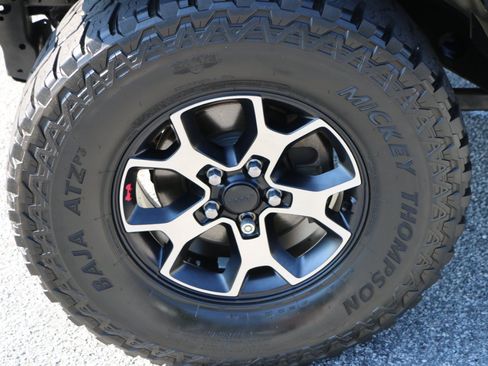 Used 2018 Jeep Wrangler Unlimited Rubicon AWD/4WD image 12