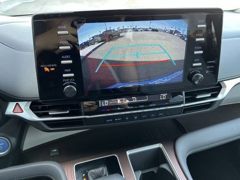 Used 2021 Toyota Sienna LE image 12