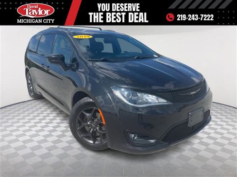 Used 2019 Chrysler Pacifica Touring-L Plus image 1
