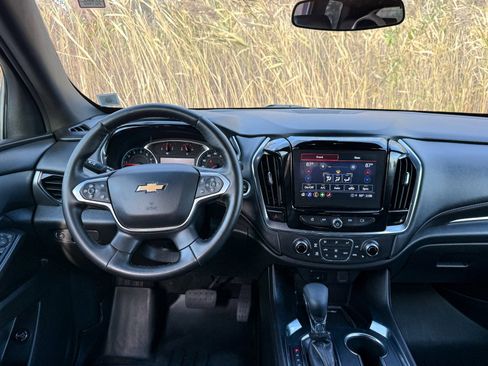 Used 2023 Chevrolet Traverse LT image 25