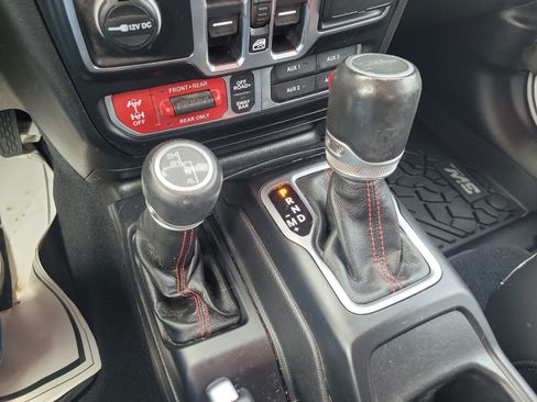 Used 2020 Jeep Gladiator Mojave AWD/4WD image 24