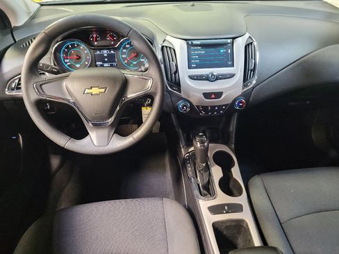 Used 2017 Chevrolet Cruze LS FWD image 22