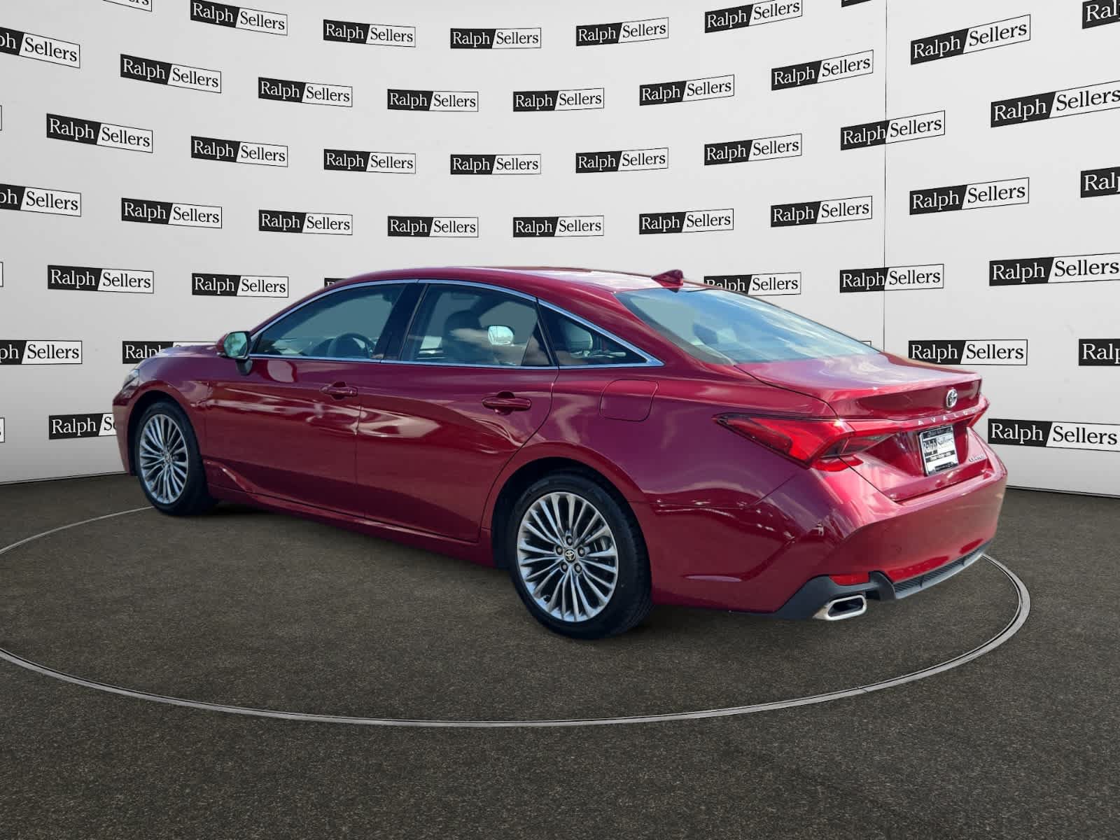 Used 2022 Toyota Avalon Limited FWD image 4