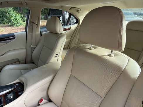 Used 2013 Lexus LS 460 w/ Comfort Pkg RWD image 18