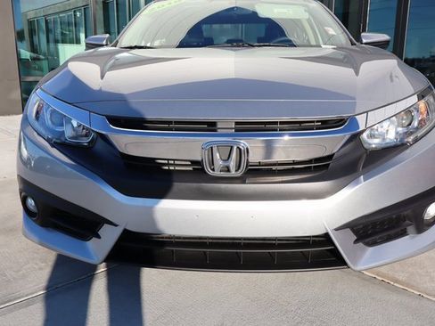 Used 2018 Honda Civic EX-T image 9