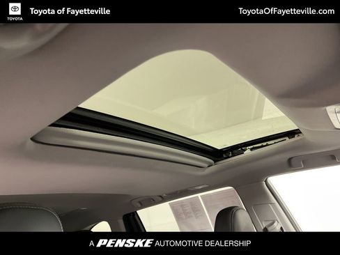 Used 2017 Toyota Highlander SE image 6