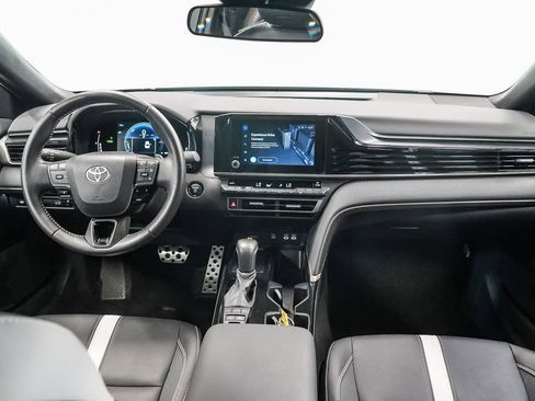 Used 2025 Toyota Camry SE image 12