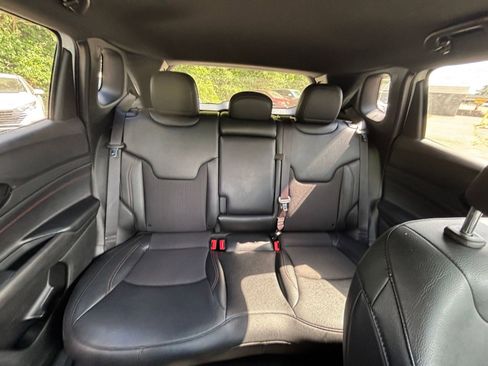 Used 2025 Jeep Compass Trailhawk w/ Trailer Tow Group AWD/4WD image 36