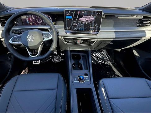 New 2026 Volkswagen Tiguan SE R-Line image 7