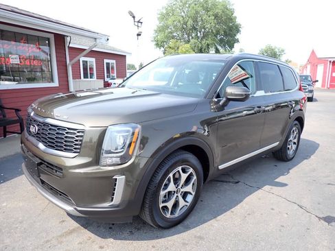 Used 2020 Kia Telluride EX AWD/4WD image 3