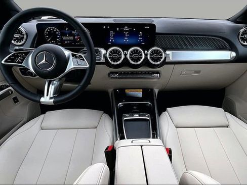 New 2026 Mercedes-Benz GLB 250 4MATIC image 7