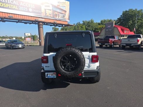 Used 2018 Jeep Wrangler Unlimited Sahara image 6