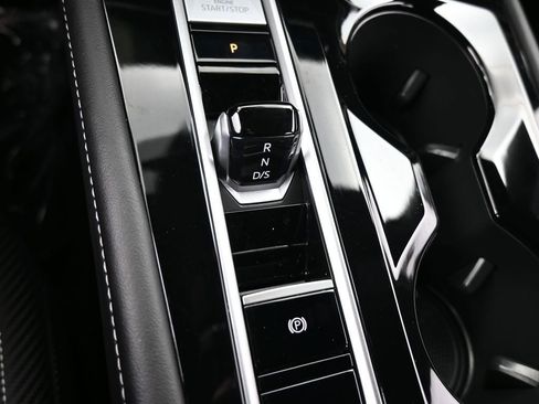 Used 2024 Volkswagen Atlas Cross Sport SE image 26