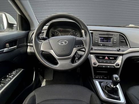 Used 2018 Hyundai Elantra SE FWD image 8