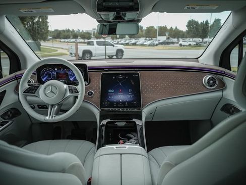 Certified 2023 Mercedes-Benz EQE 350+ 4MATIC SUV w/ Exclusive Trim Package image 18