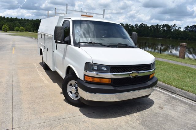 Used 2017 Chevrolet Express 3500 RWD image 10