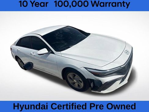 Used 2026 Hyundai Elantra SE FWD image 2