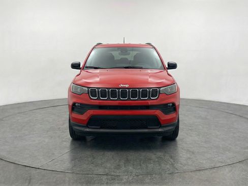 Used 2025 Jeep Compass Latitude image 2