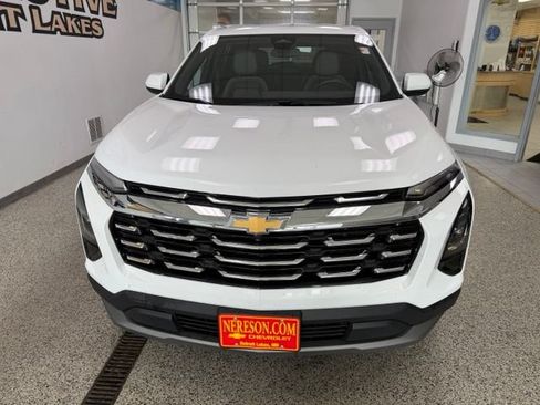 Used 2026 Chevrolet Equinox LT w/ Convenience Package II AWD/4WD image 3