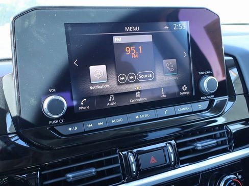 New 2025 Nissan Pathfinder SV w/ SV Premium Package image 5