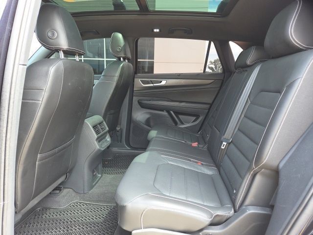 Used 2024 Volkswagen Atlas Cross Sport SEL R-Line AWD/4WD image 22