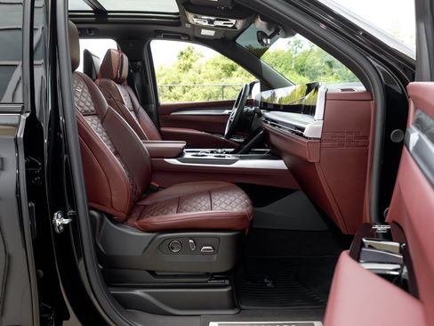 Used 2026 Cadillac Escalade Sport AWD/4WD image 34