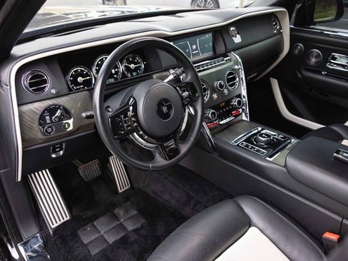 Certified 2019 Rolls-Royce Cullinan image 28