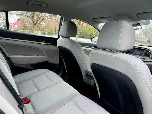 Used 2017 Hyundai Elantra SE image 20