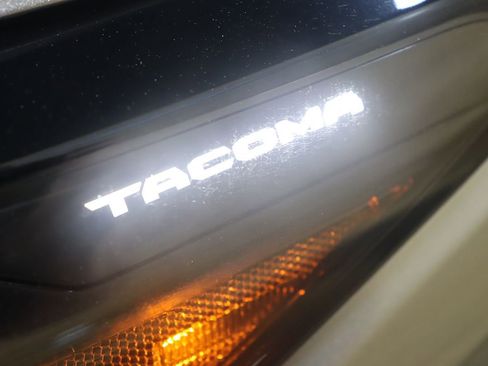 Used 2024 Toyota Tacoma Limited w/ Limited Package (LT) image 15