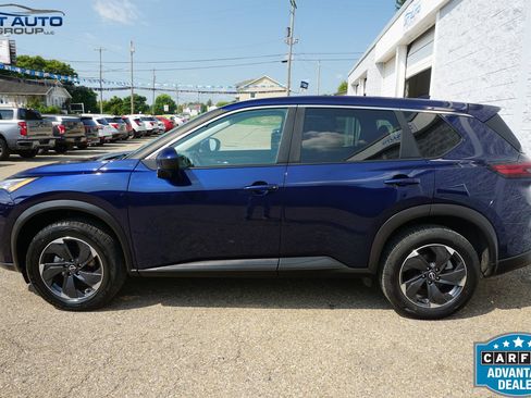 Used 2024 Nissan Rogue SV AWD/4WD image 4