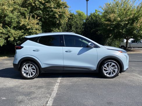 Used 2023 Chevrolet Bolt EUV LT w/ Comfort Package FWD image 10