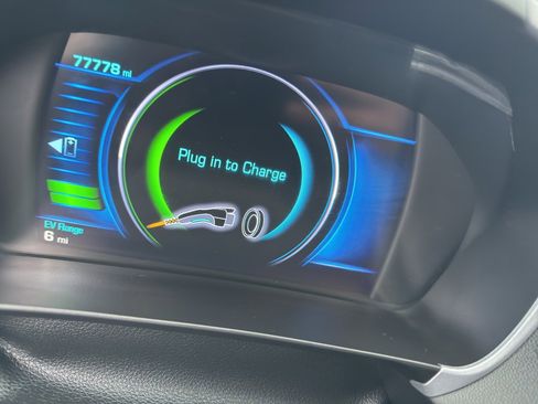 Used 2018 Chevrolet Volt LT w/ Comfort Package image 9