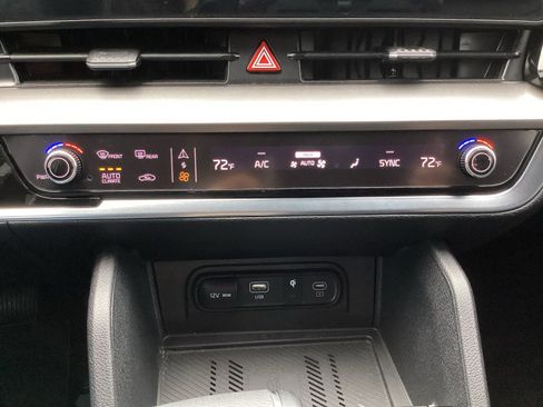 Used 2025 Kia Sportage EX image 22