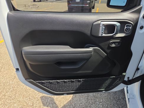 Used 2022 Jeep Wrangler Unlimited Sport image 6