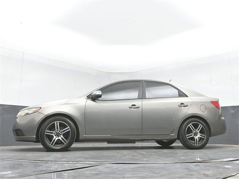 Used 2010 Kia Forte EX image 39